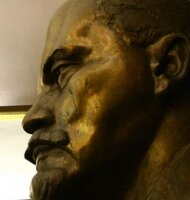 Еще один памятник Ленина пострадал от рук вандалов